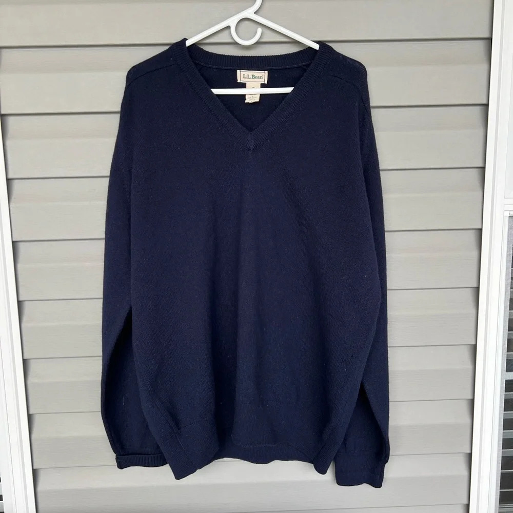 Vintage LLBean V Neck Men’s Lamb Wool Sweater Navy Sz L Made In Scotland